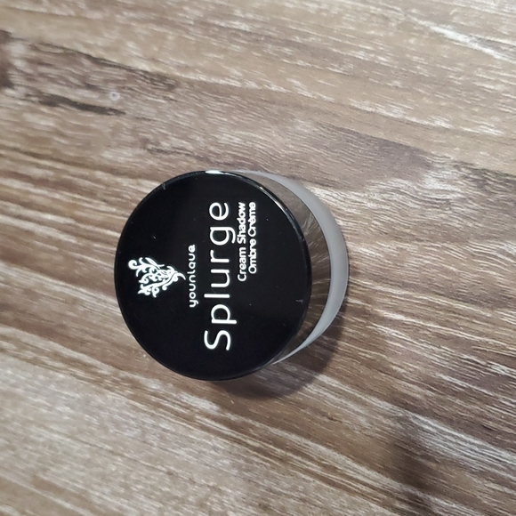 Younique Splurge Cream Shadow Defiant - Picture 2 of 5